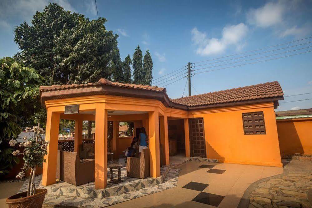 特里贝卡酒店 阿克拉 外观 照片
